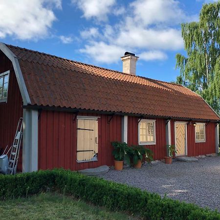 Old Wing Villa Enkoping Exterior photo