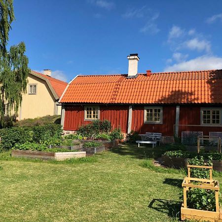 Old Wing Villa Enkoping Exterior photo