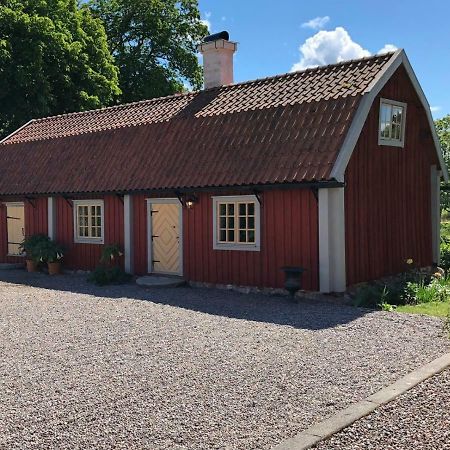 Old Wing Villa Enkoping Exterior photo