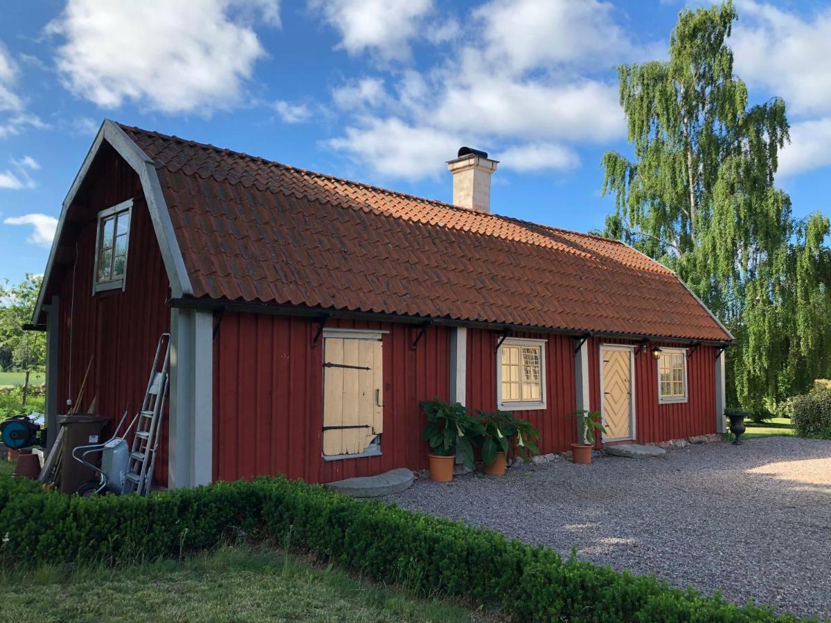 Old Wing Villa Enkoping Exterior photo